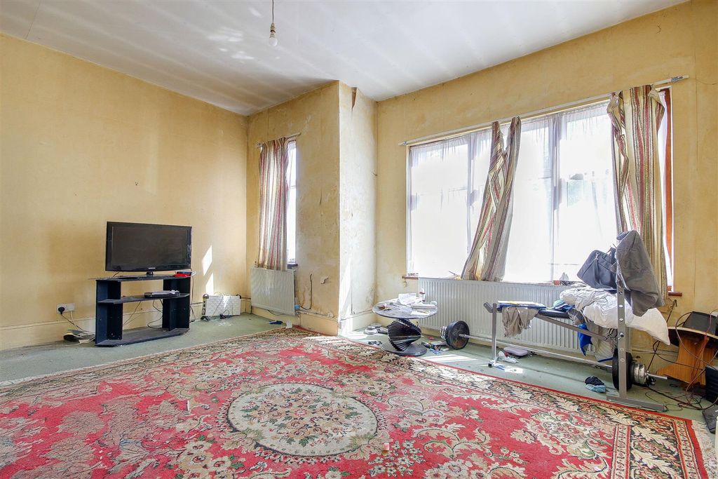 Property photo 2 of 11 Raw_3.Jpg