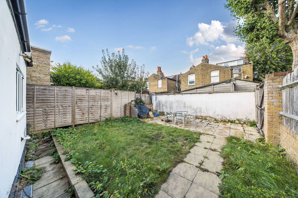 Property photo 3 of 12