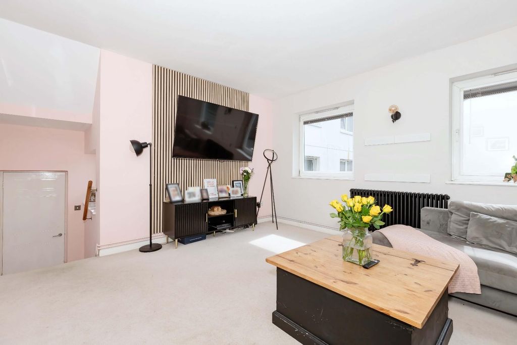 Property photo 3 of 10 Jasmine Court_8.Jpg