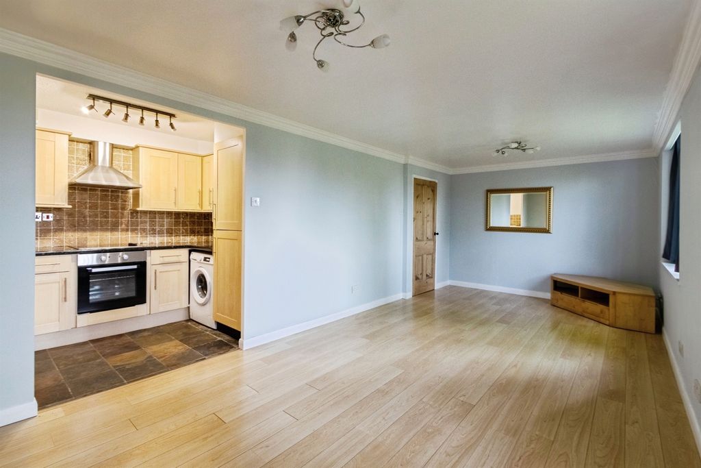 Property photo 3 of 9