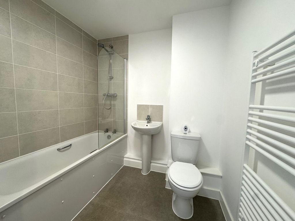 Property photo 3 of 7 Bathroom