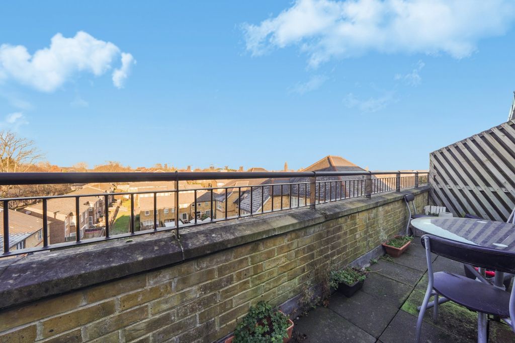 Property photo 2 of 18 Picture No. 17