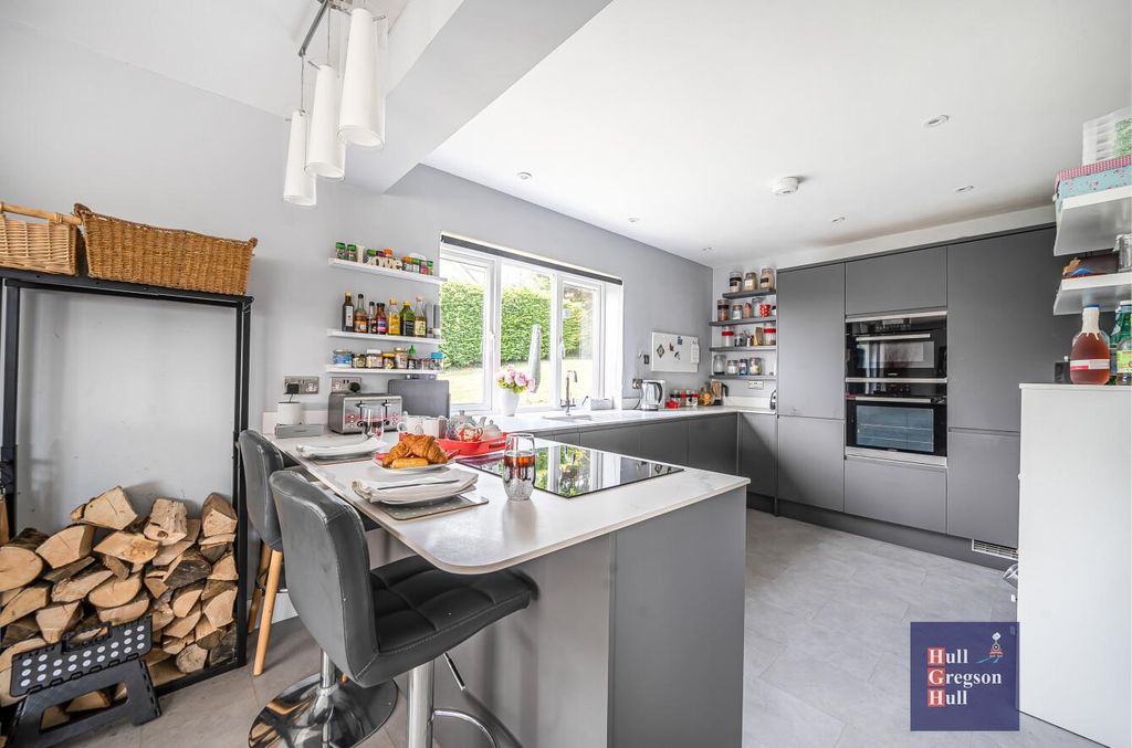 Property photo 3 of 28 F2Ab8F21-0453-4c5E-A5d2-2De6c51Da4Bc.Jpg