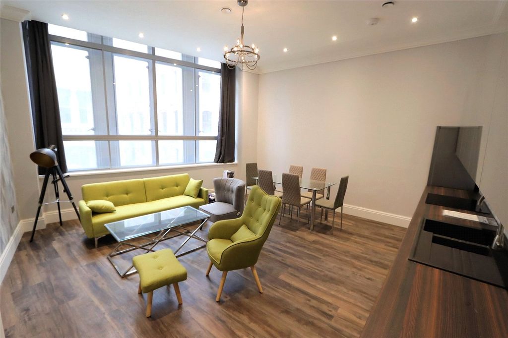 Property photo 3 of 10 Lounge