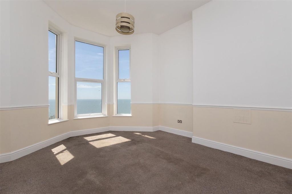 Property photo 1 of 14 Living Room