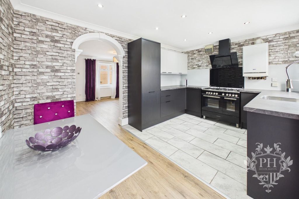 Property photo 3 of 9 A23Aba9987F14423801482F019A4Bcdc_100_Cam02002G0-Pr