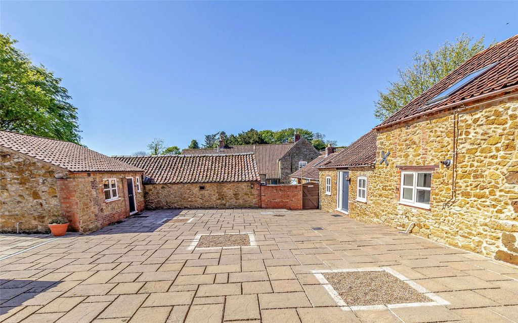 Property photo 2 of 19 Courtyard