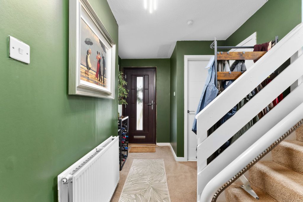 Property photo 2 of 28
