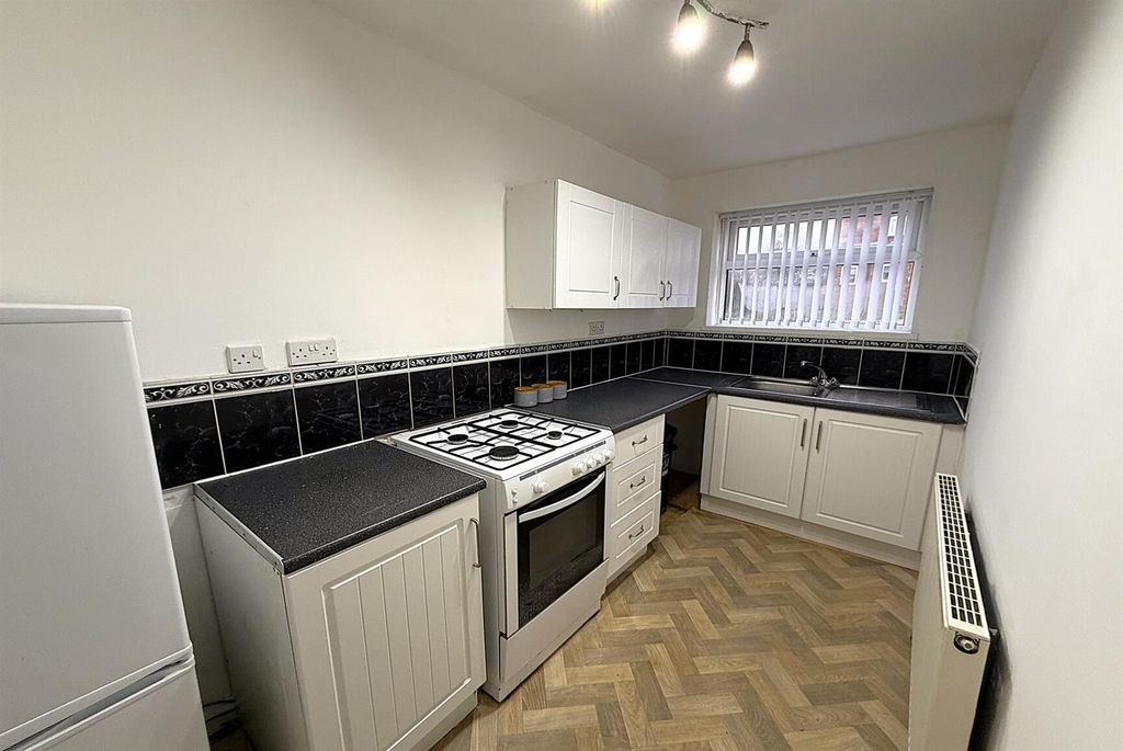 Property photo 2 of 8 Kitchen.Jpg