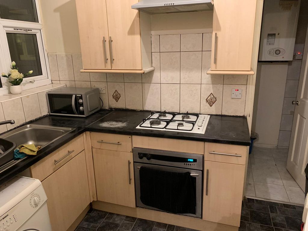 Property photo 1 of 6 One Bedroom Ground Floor Flat Close To Seven King Station- Â£1550