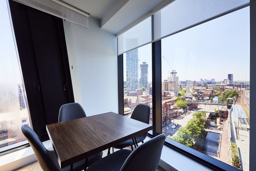 Property photo 3 of 7 (Main)