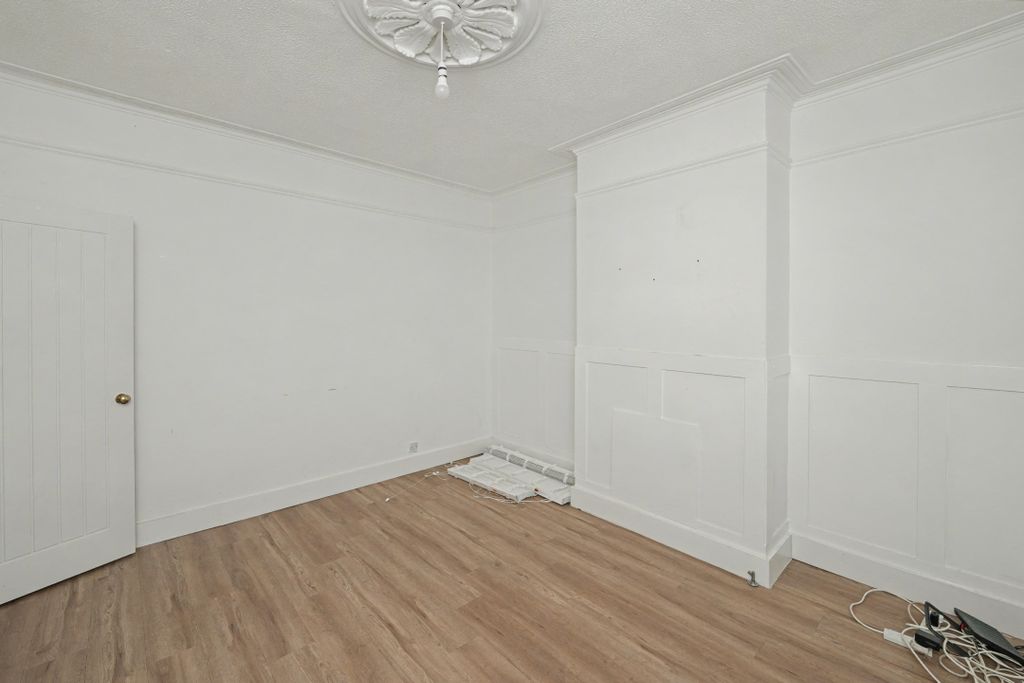 Property photo 3 of 14 19 West Grove, Montpelier, Bristol, Bs6 5Ls