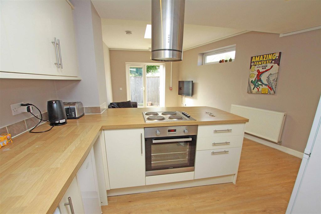 Property photo 3 of 9 Communal Living B.Jpg