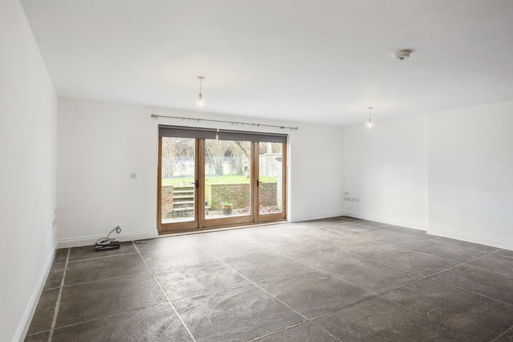 Property photo 3 of 19 5