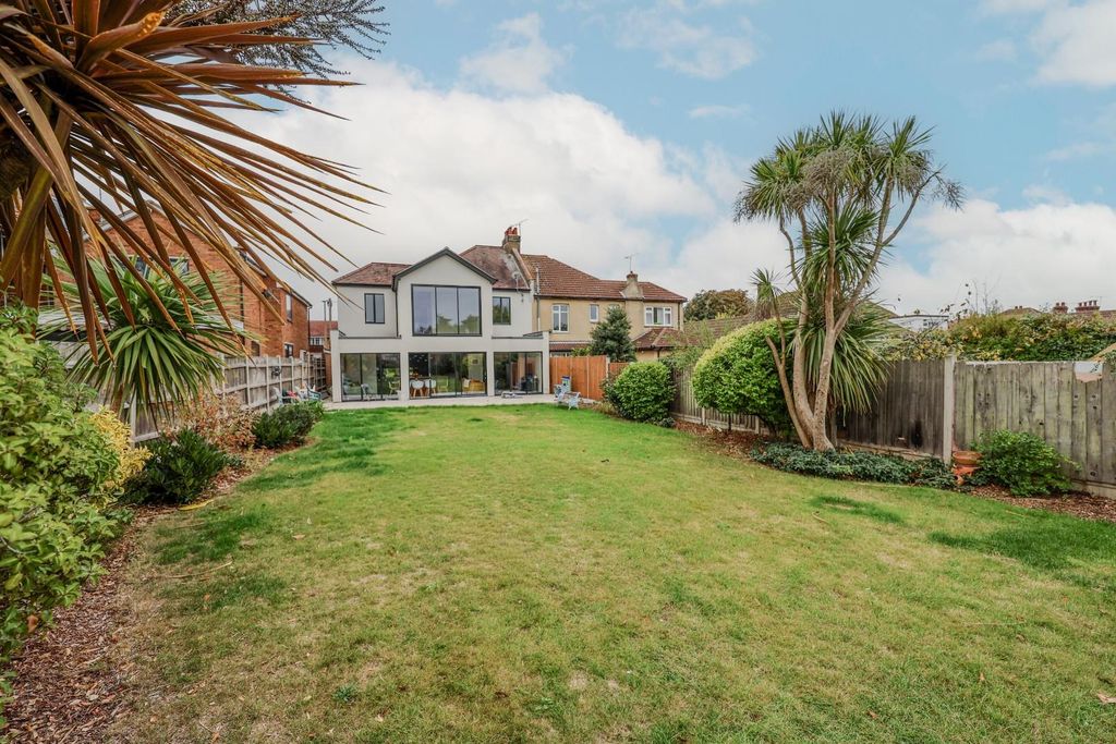 Property photo 3 of 26