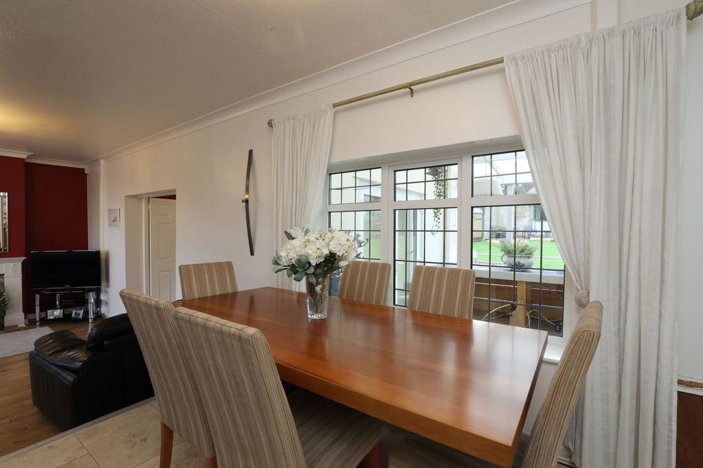 Property photo 2 of 39