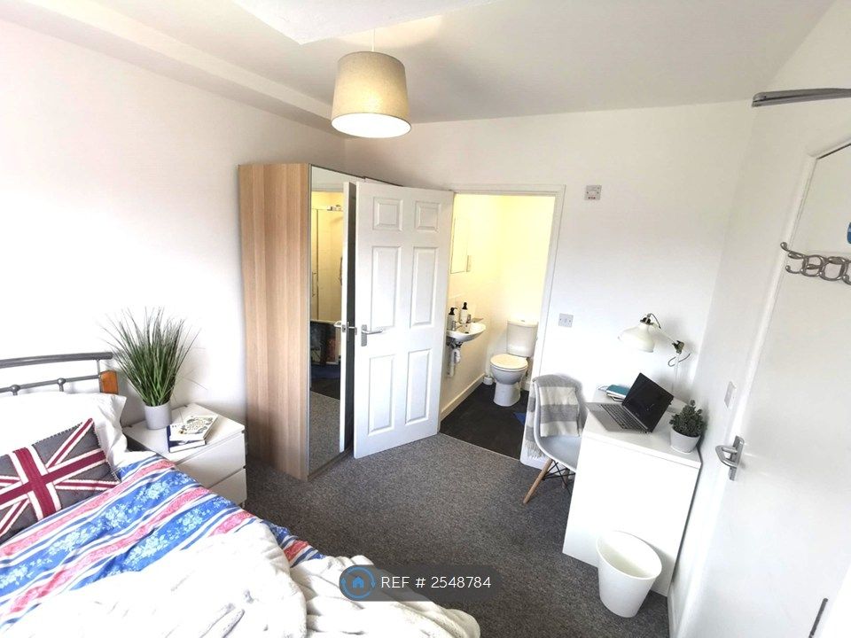 Property photo 2 of 10 Room 1: Light Double En-Suite, Ground Floor