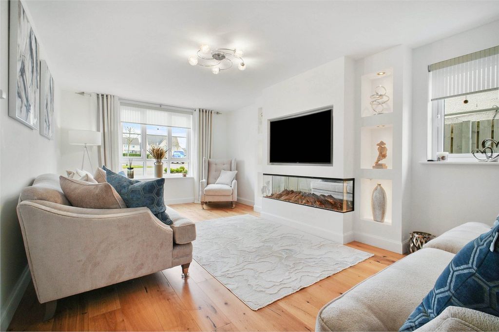 Property photo 2 of 29