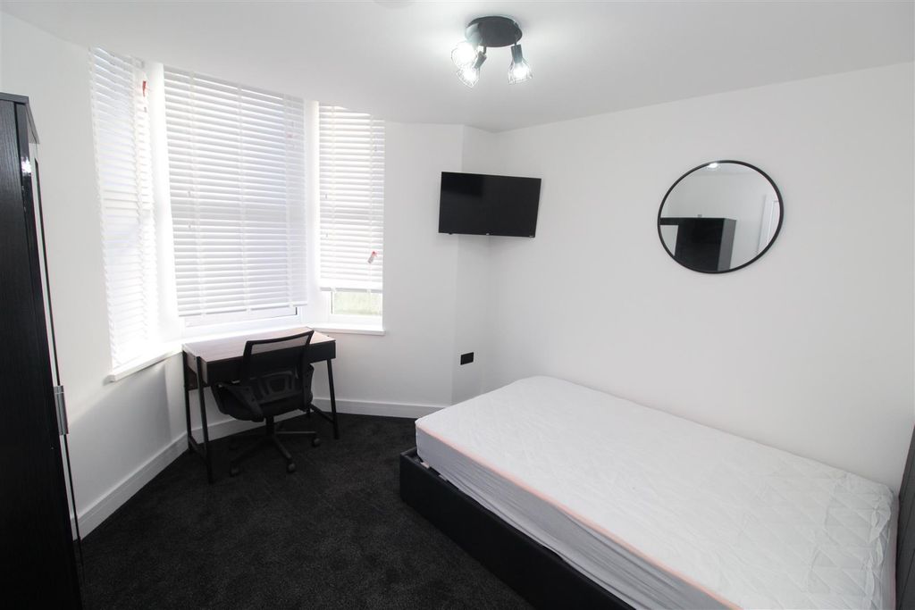 Property photo 2 of 13 60 Daniel Street 3.Jpg
