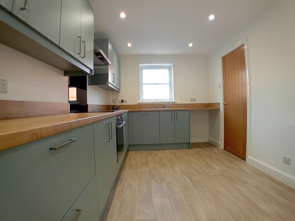 Property photo 3 of 16 Kitchen