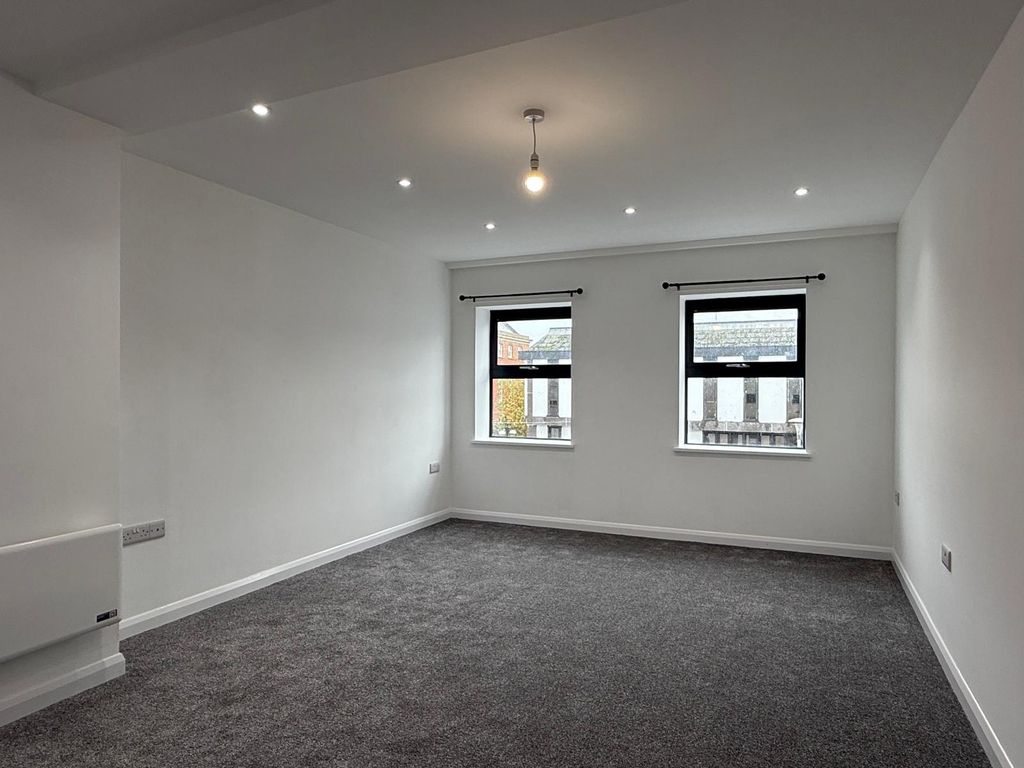 Property photo 3 of 18 Image