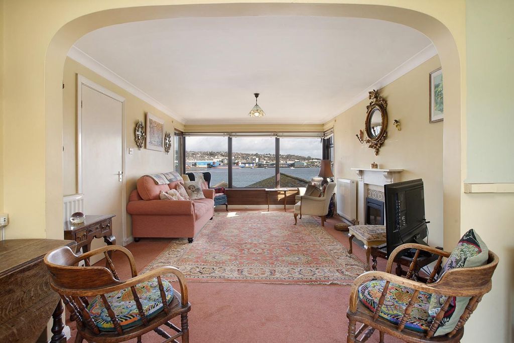 Property photo 2 of 24