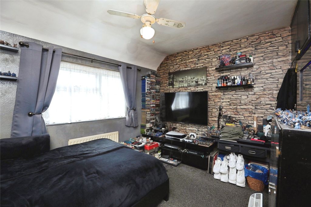 Property photo 2 of 23 Picture No. 17