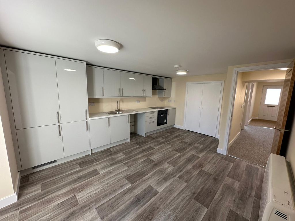 Property photo 3 of 32 Gallery