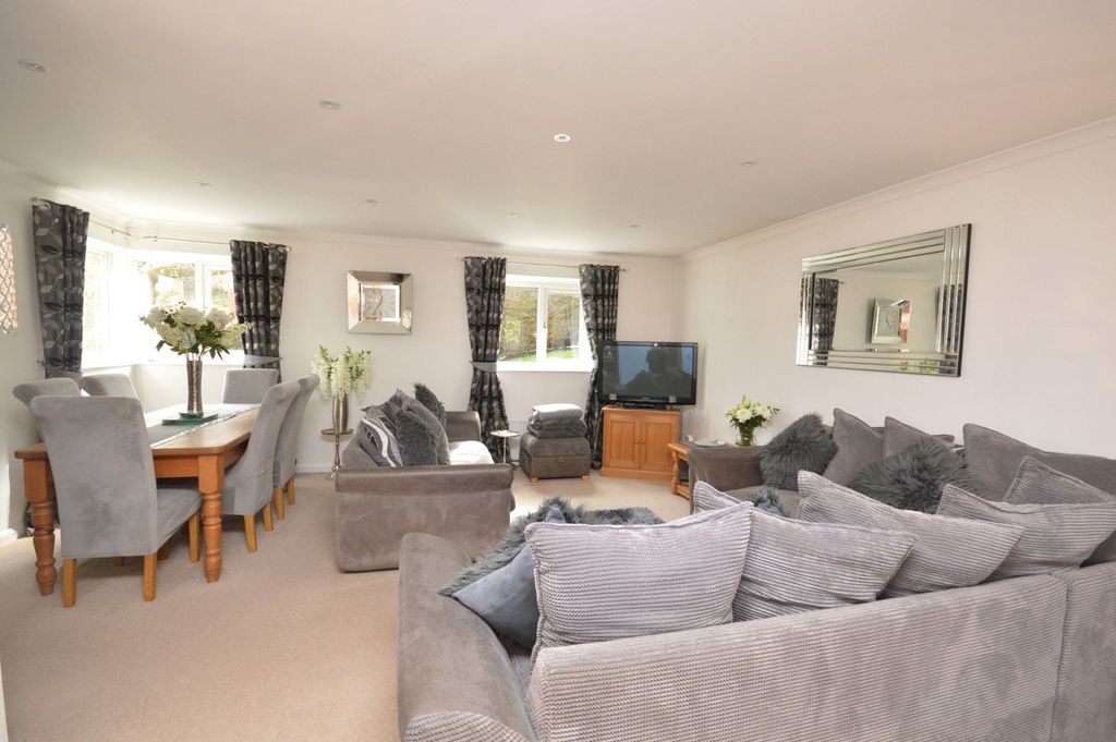 Property photo 3 of 20 Living Room/ Diner