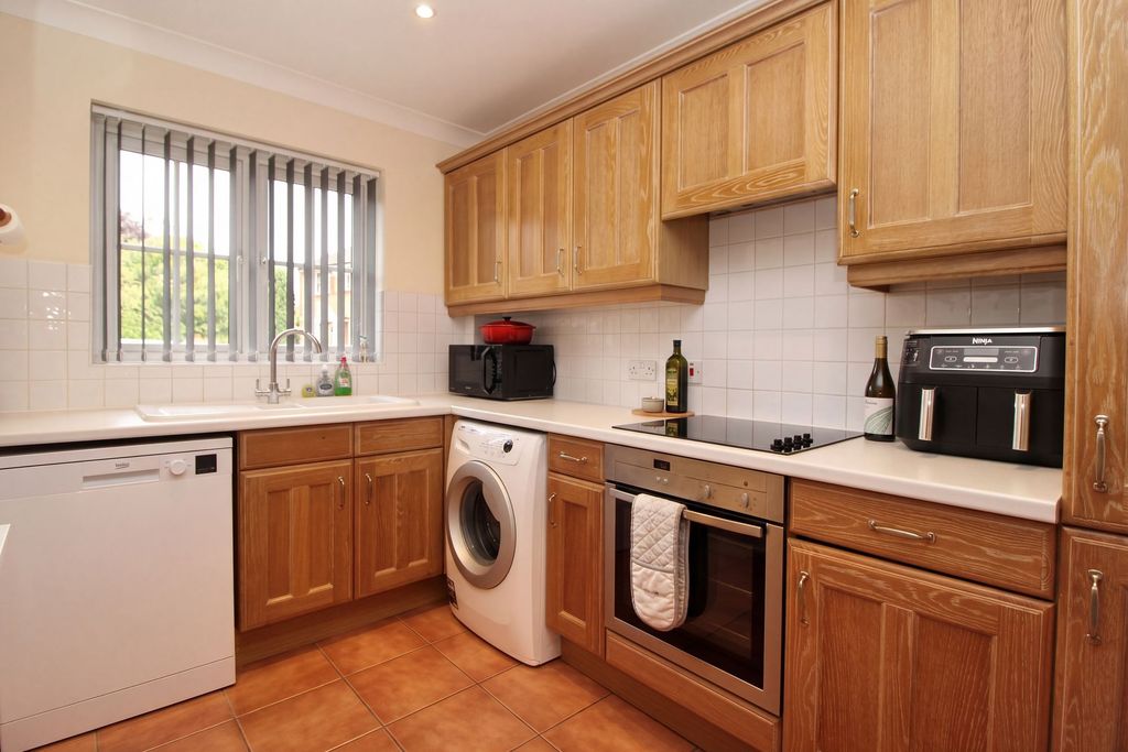 Property photo 3 of 11