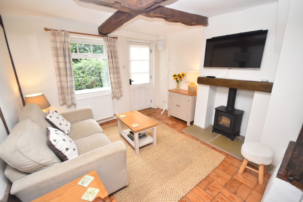 Property photo 2 of 13 Lounge