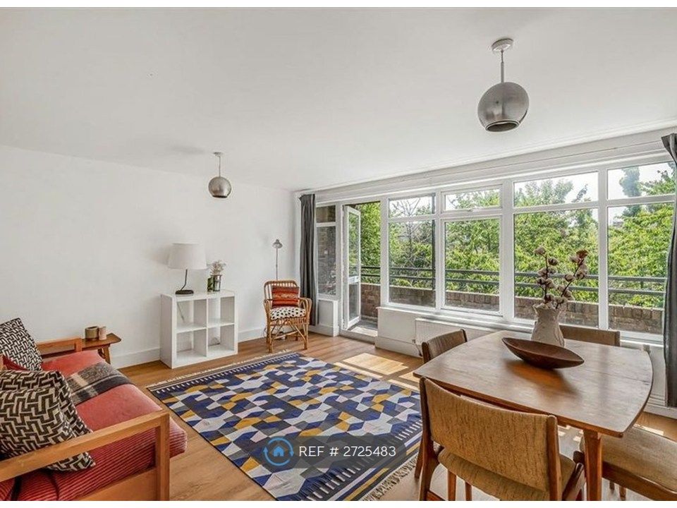 Property photo 1 of 8 Large Living Room