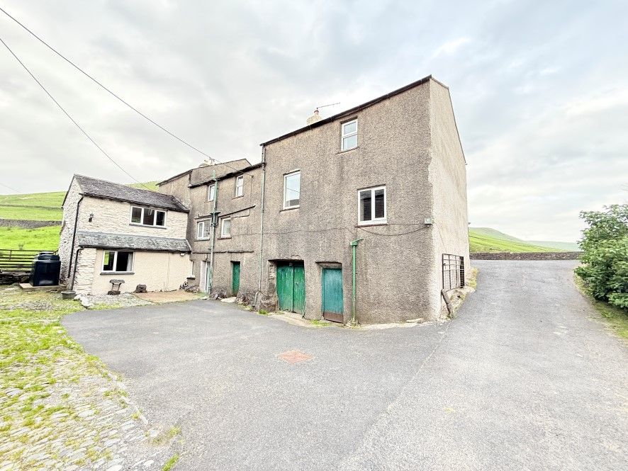 Property photo 2 of 27