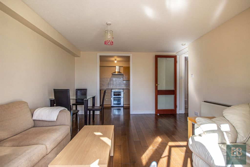 Property photo 3 of 10 3