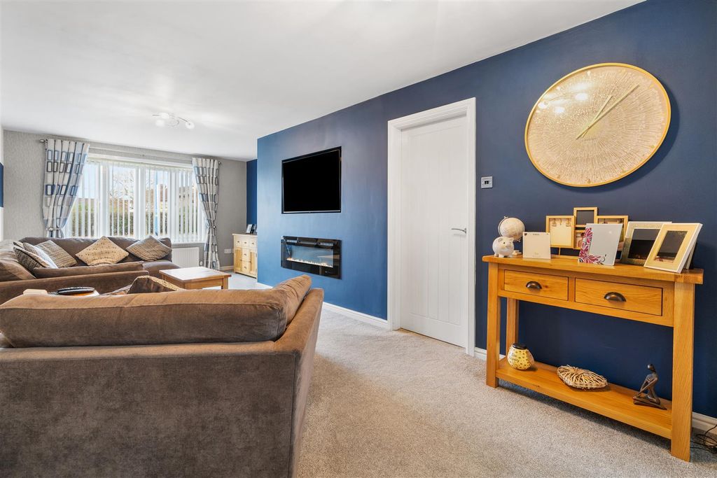 Property photo 3 of 25