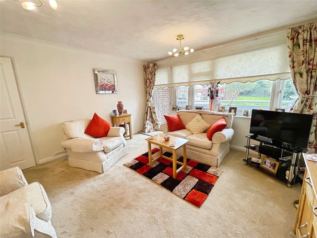 Property photo 2 of 17 Picture No. 14