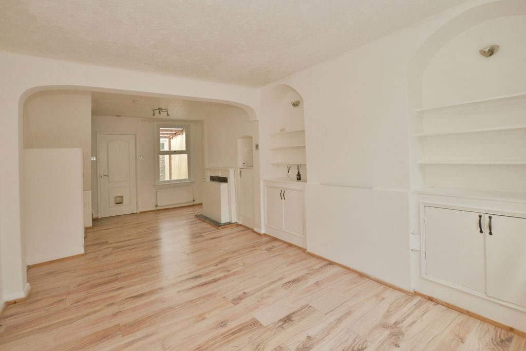 Property photo 2 of 14 Living/Dining