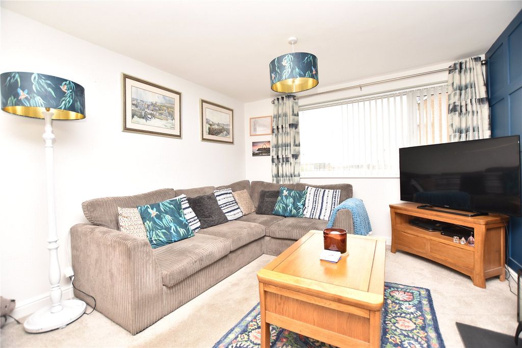 Property photo 2 of 19 Picture No. 28