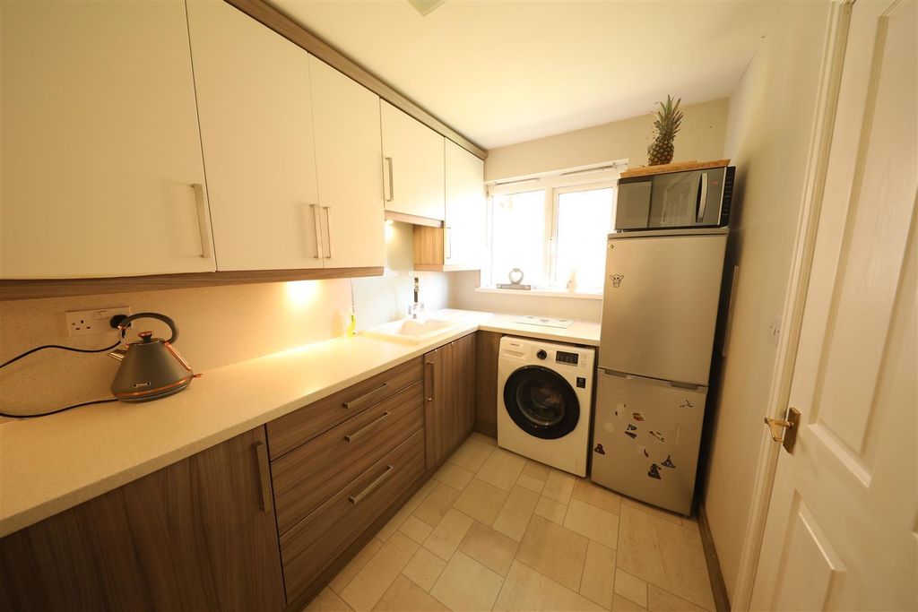 Property photo 3 of 11 26 Chandler - Kitchen .Jpg