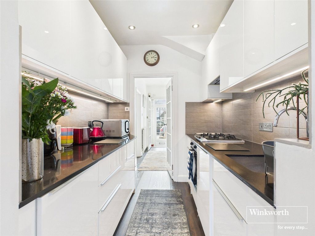 Property photo 3 of 12 Kitchen