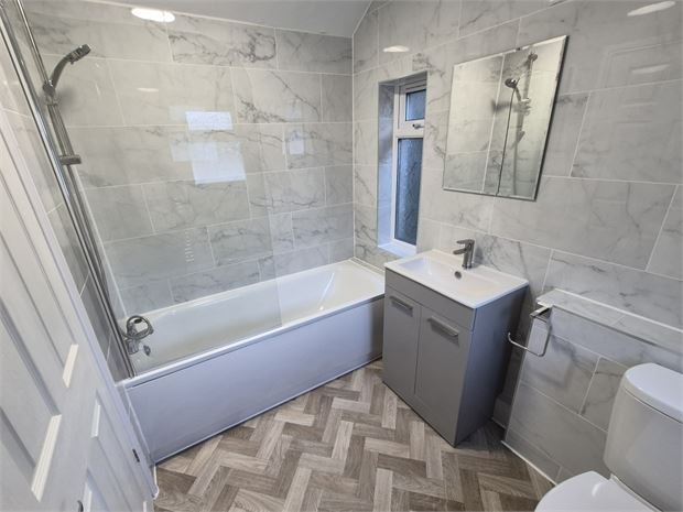 Property photo 3 of 11 Bathroom