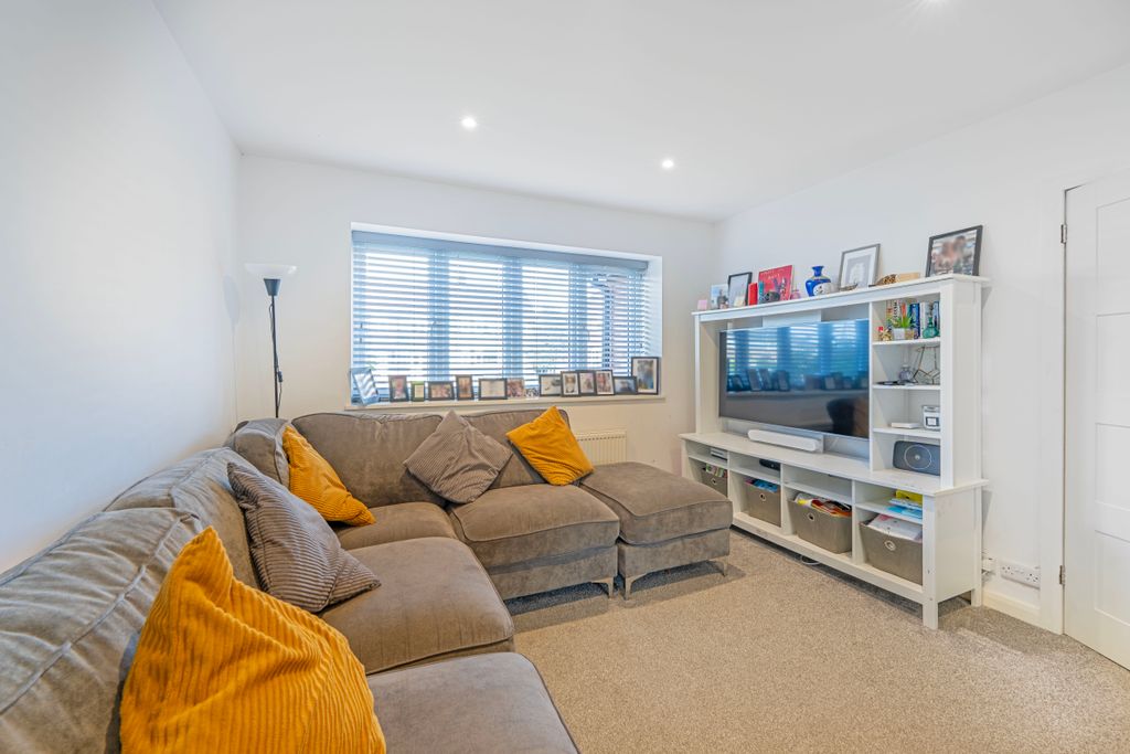 Property photo 3 of 25