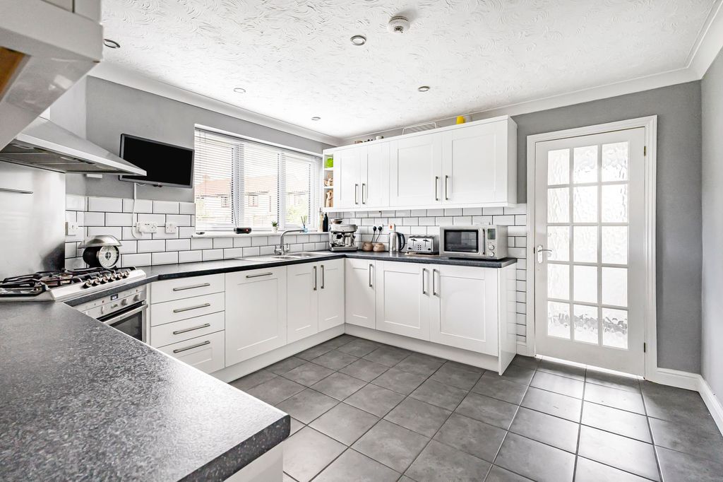 Property photo 2 of 23