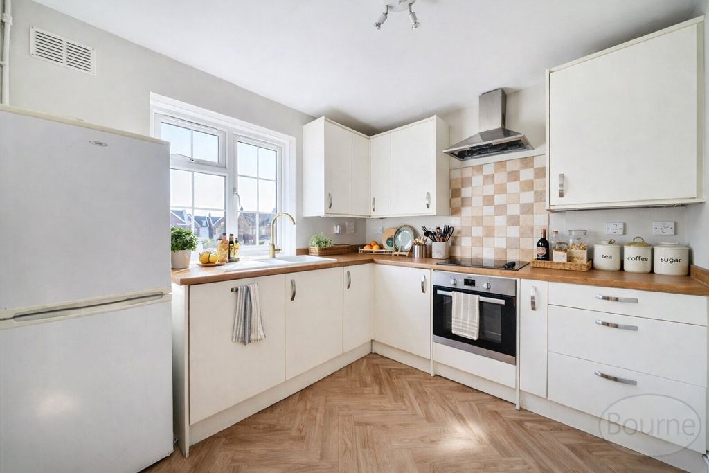 Property photo 2 of 8 Picture No. 24