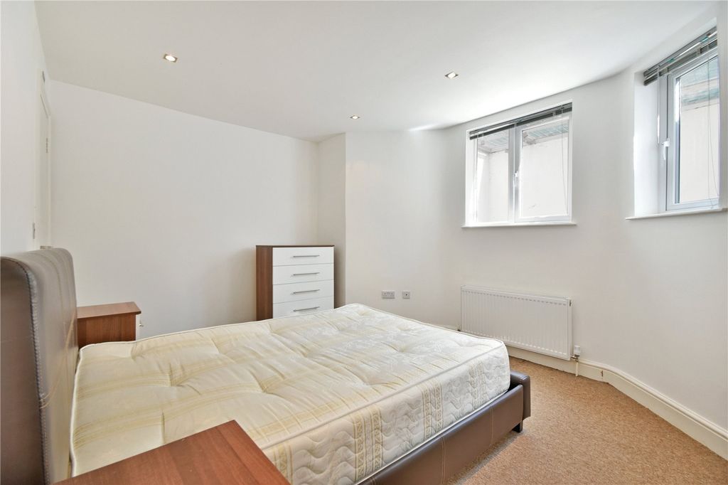 Property photo 3 of 11 Picture No. 13