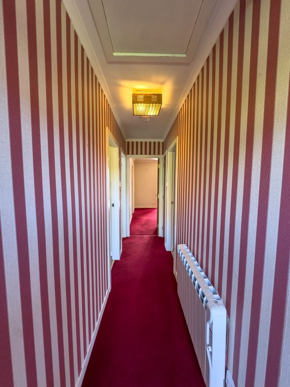 Property photo 2 of 18 Hallway