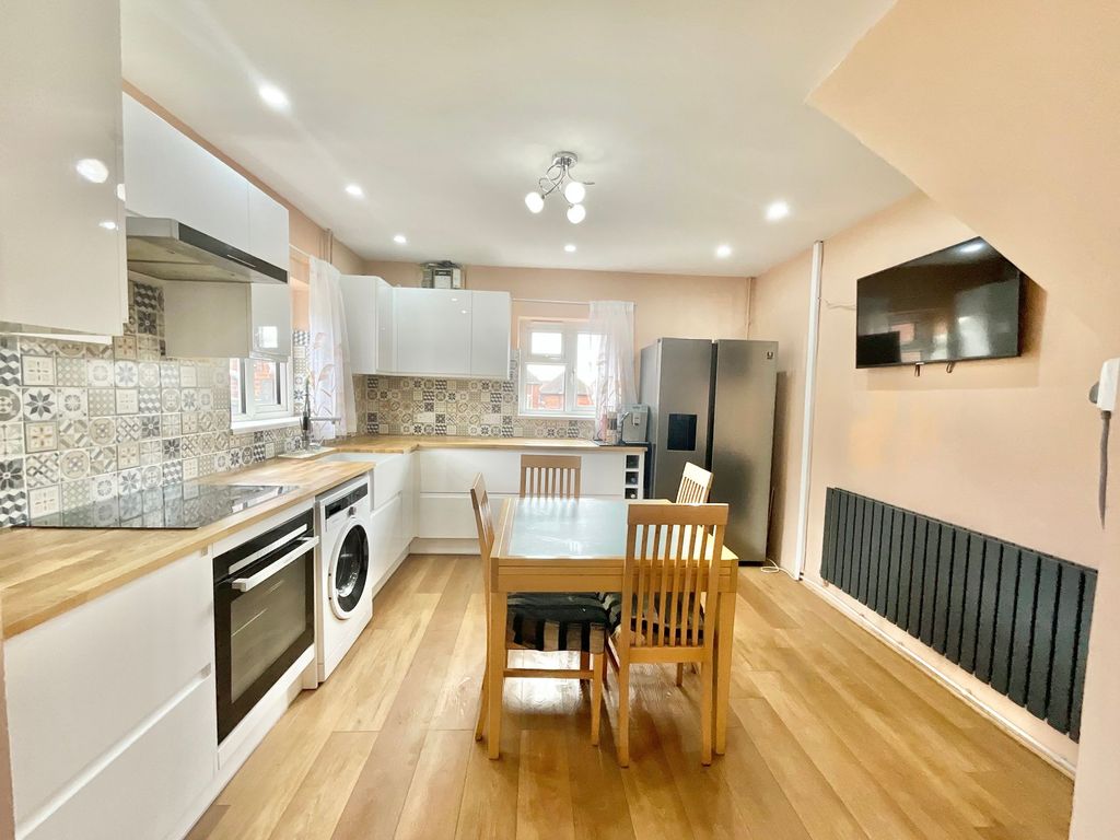 Property photo 2 of 24
