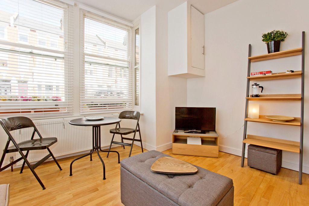 Property photo 2 of 6