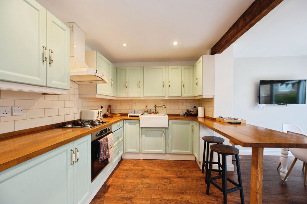 Property photo 3 of 18 Pbox-Img.Jpg