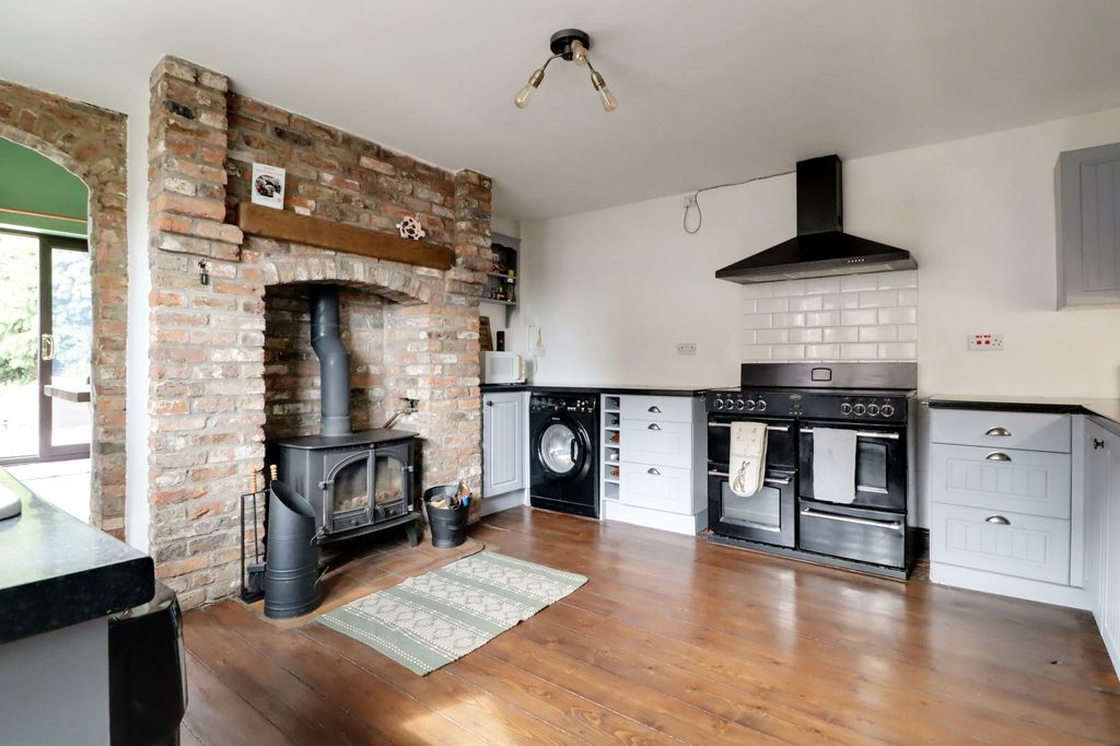 Property photo 3 of 20